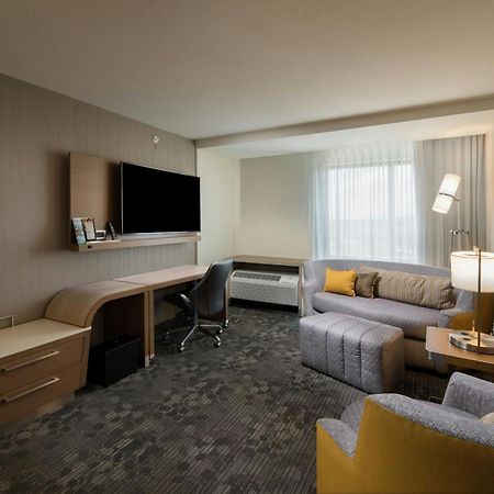 Courtyard By Marriott Russellville Bagian luar foto