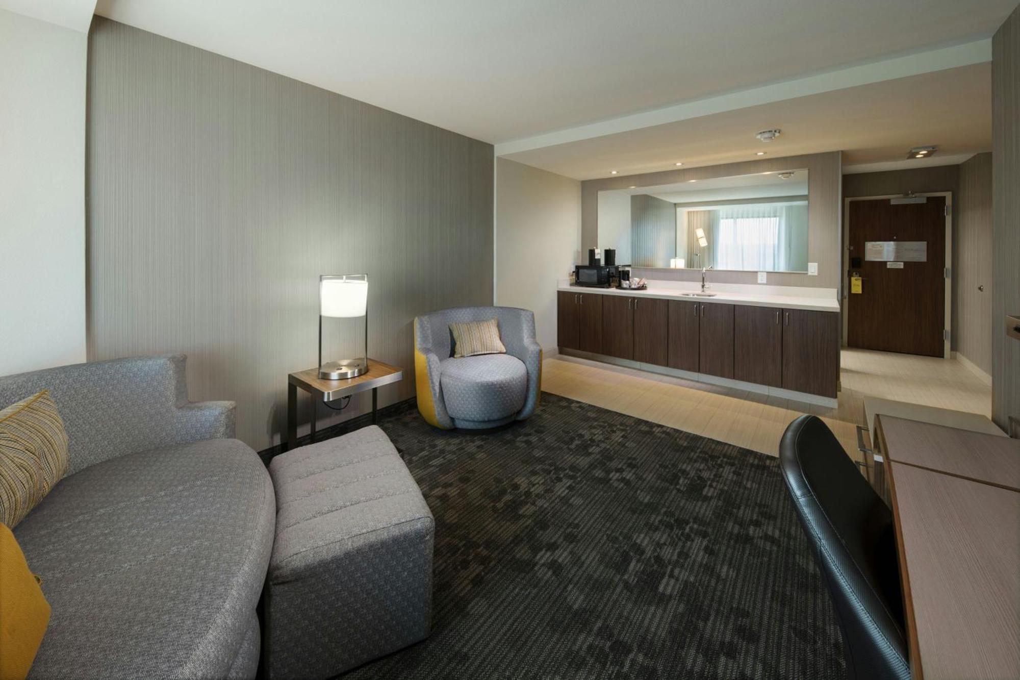 Courtyard By Marriott Russellville Bagian luar foto