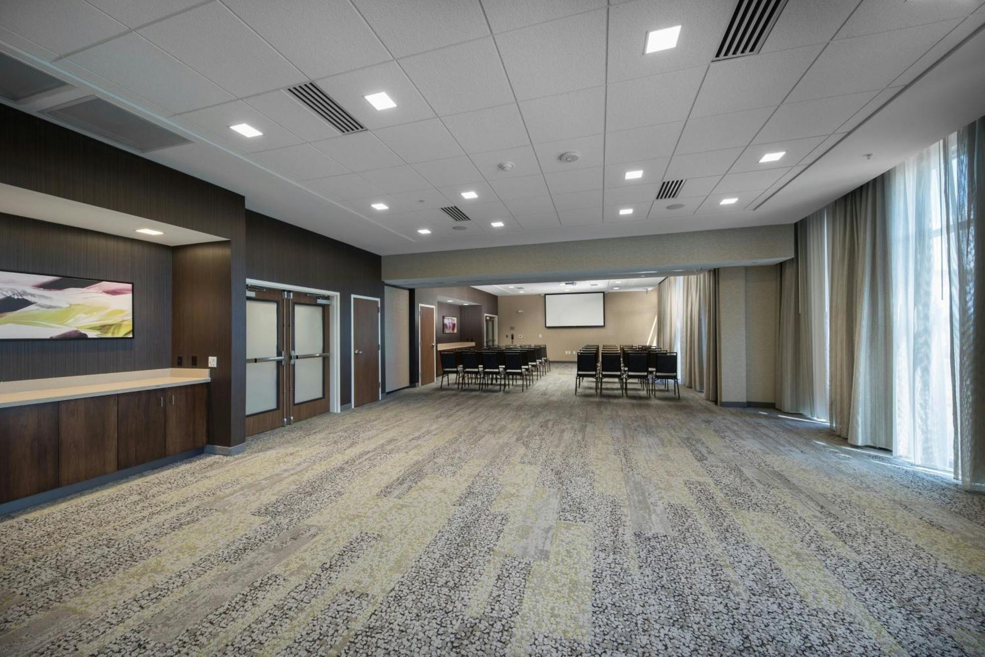 Courtyard By Marriott Russellville Bagian luar foto