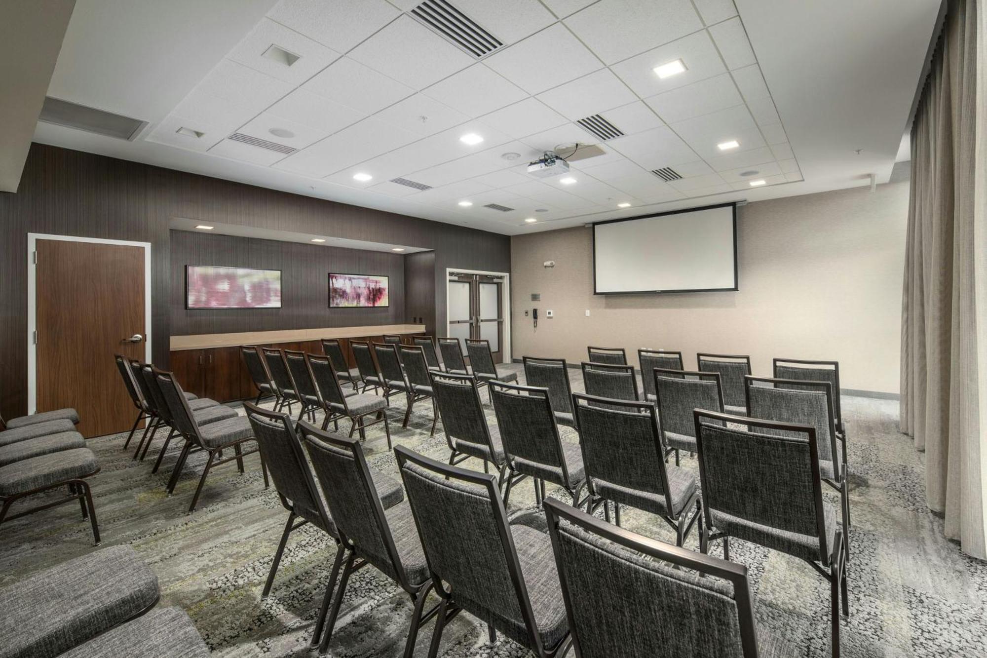 Courtyard By Marriott Russellville Bagian luar foto