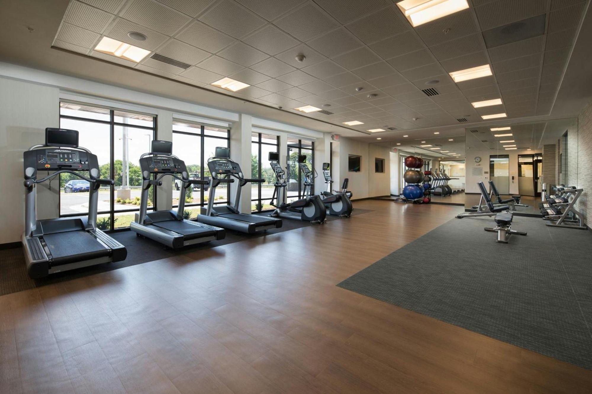 Courtyard By Marriott Russellville Bagian luar foto