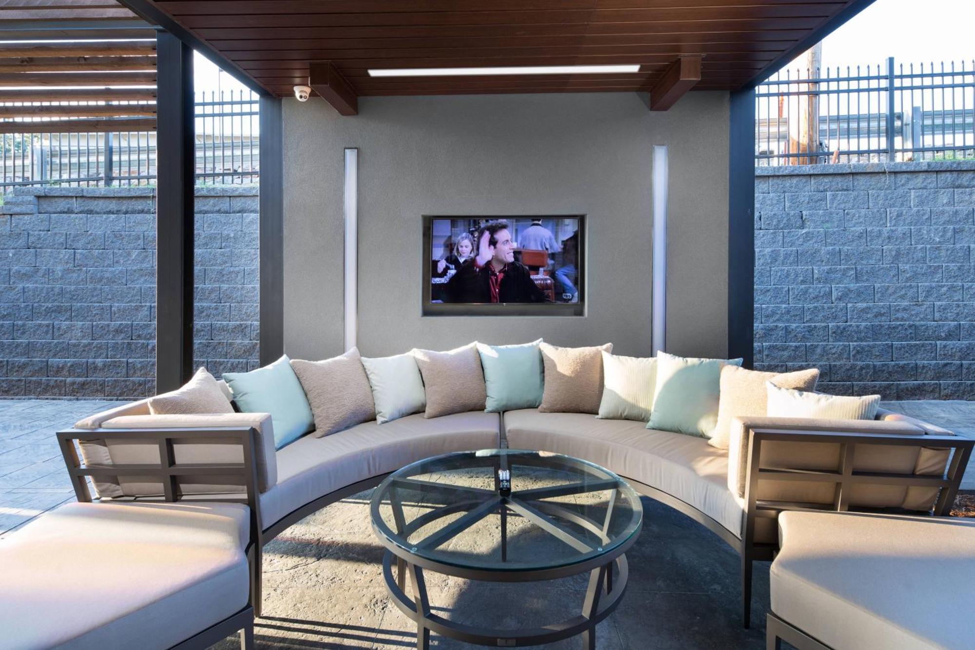 Courtyard By Marriott Russellville Bagian luar foto
