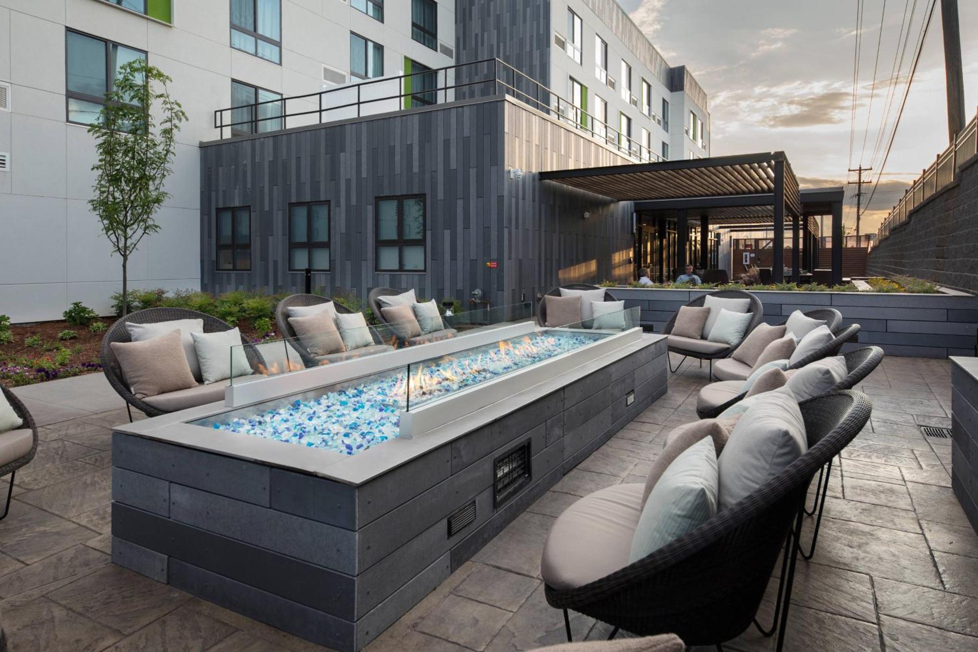 Courtyard By Marriott Russellville Bagian luar foto