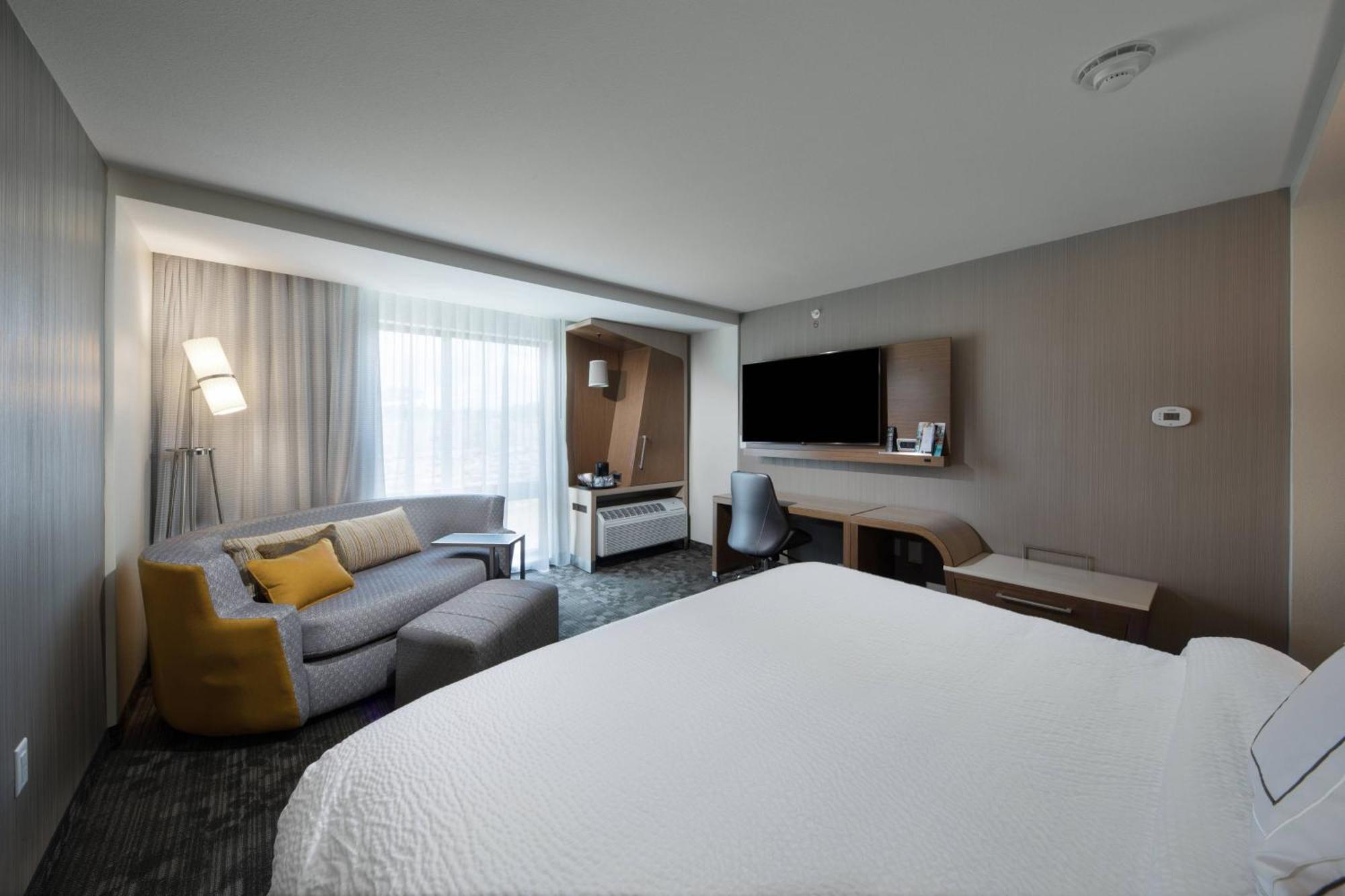 Courtyard By Marriott Russellville Bagian luar foto